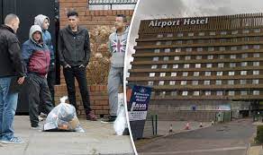 More than 500 migrants arrive in small boats